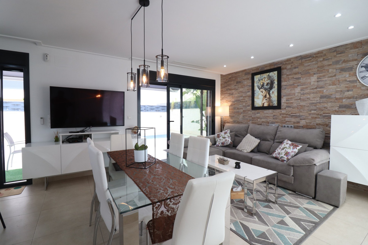 Se vende Pareada de 3 dormitorios en Costa Blanca, Alicante, España