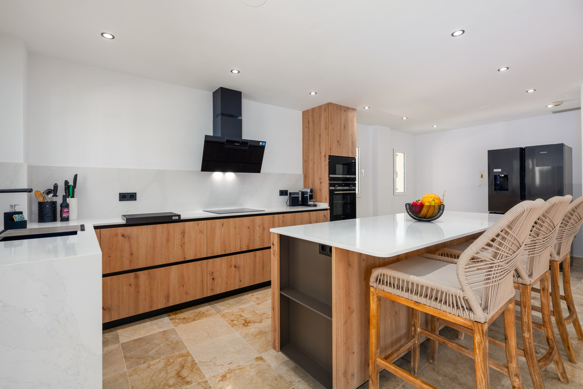 Se vende Apartamento Planta Baja de 3 dormitorios en Costa Del Sol, Cadiz, España