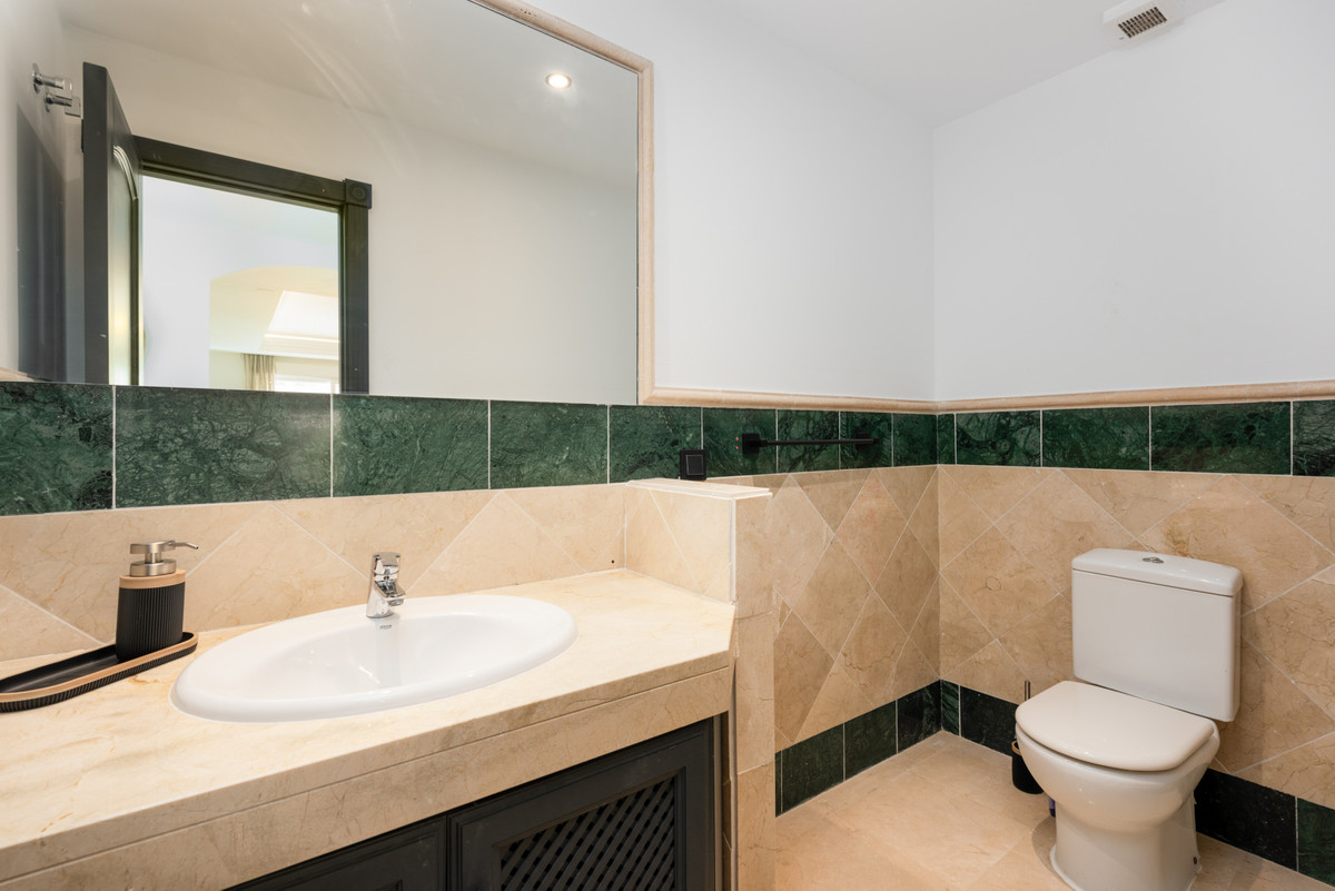 Se vende Apartamento Planta Baja de 3 dormitorios en Costa Del Sol, Cadiz, España