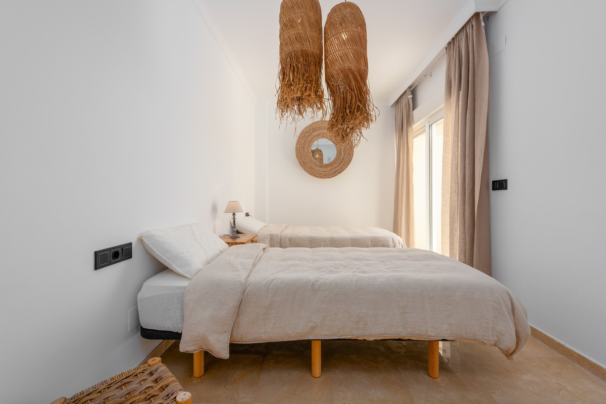 Se vende Apartamento Planta Baja de 3 dormitorios en Costa Del Sol, Cadiz, España