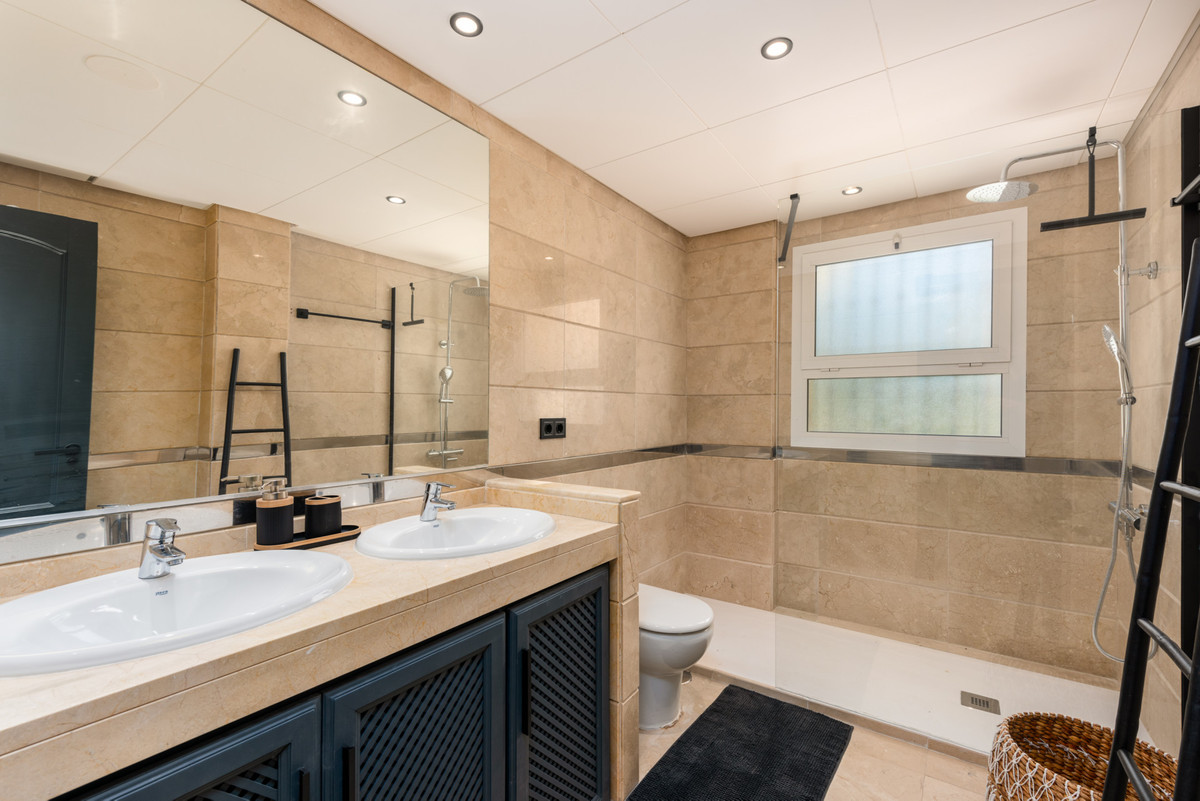 Se vende Apartamento Planta Baja de 3 dormitorios en Costa Del Sol, Cadiz, España