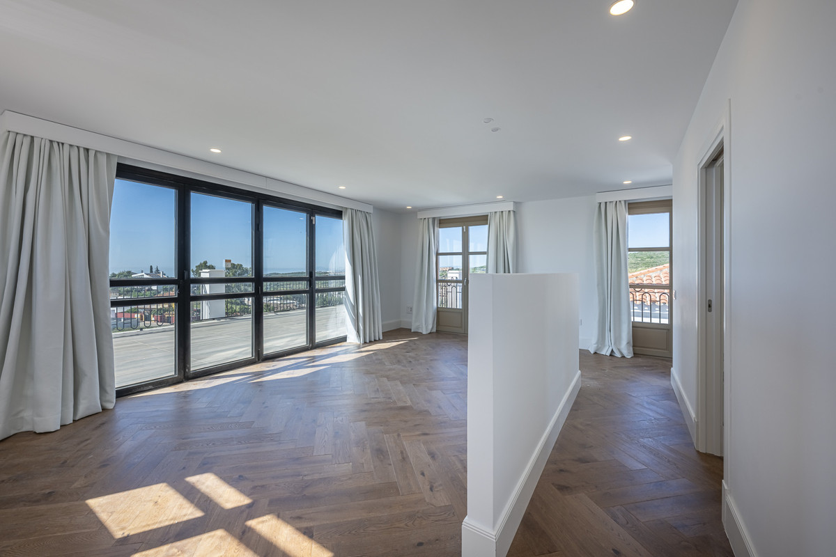 4 Bed Townhouse for sale in Estepona Costa Del Sol, Málaga, Spain