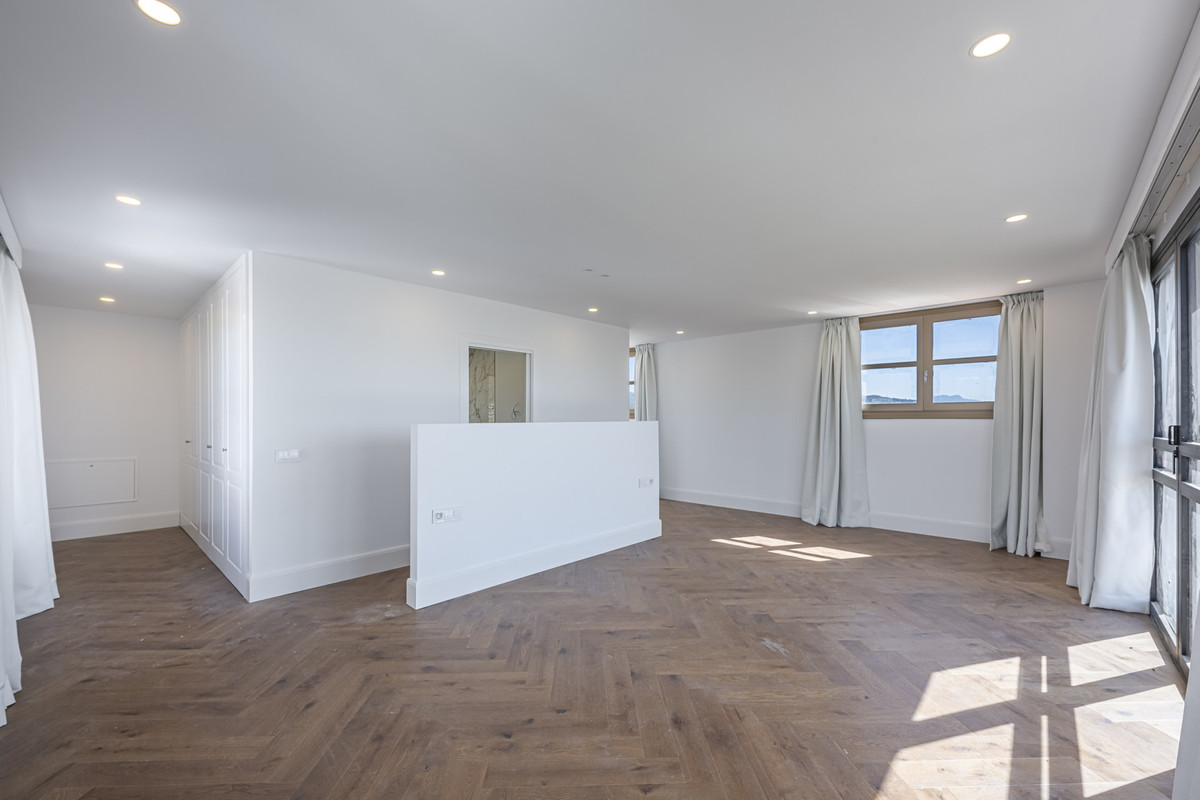 4 Bed Townhouse for sale in Estepona Costa Del Sol, Málaga, Spain