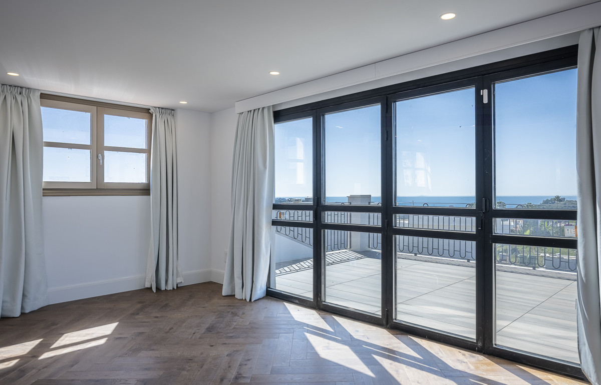 4 Bed Townhouse for sale in Estepona Costa Del Sol, Málaga, Spain