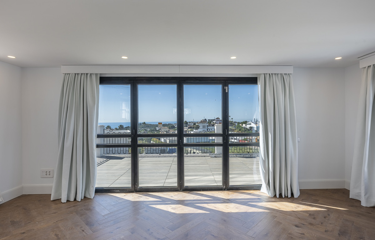 4 Bed Townhouse for sale in Estepona Costa Del Sol, Málaga, Spain
