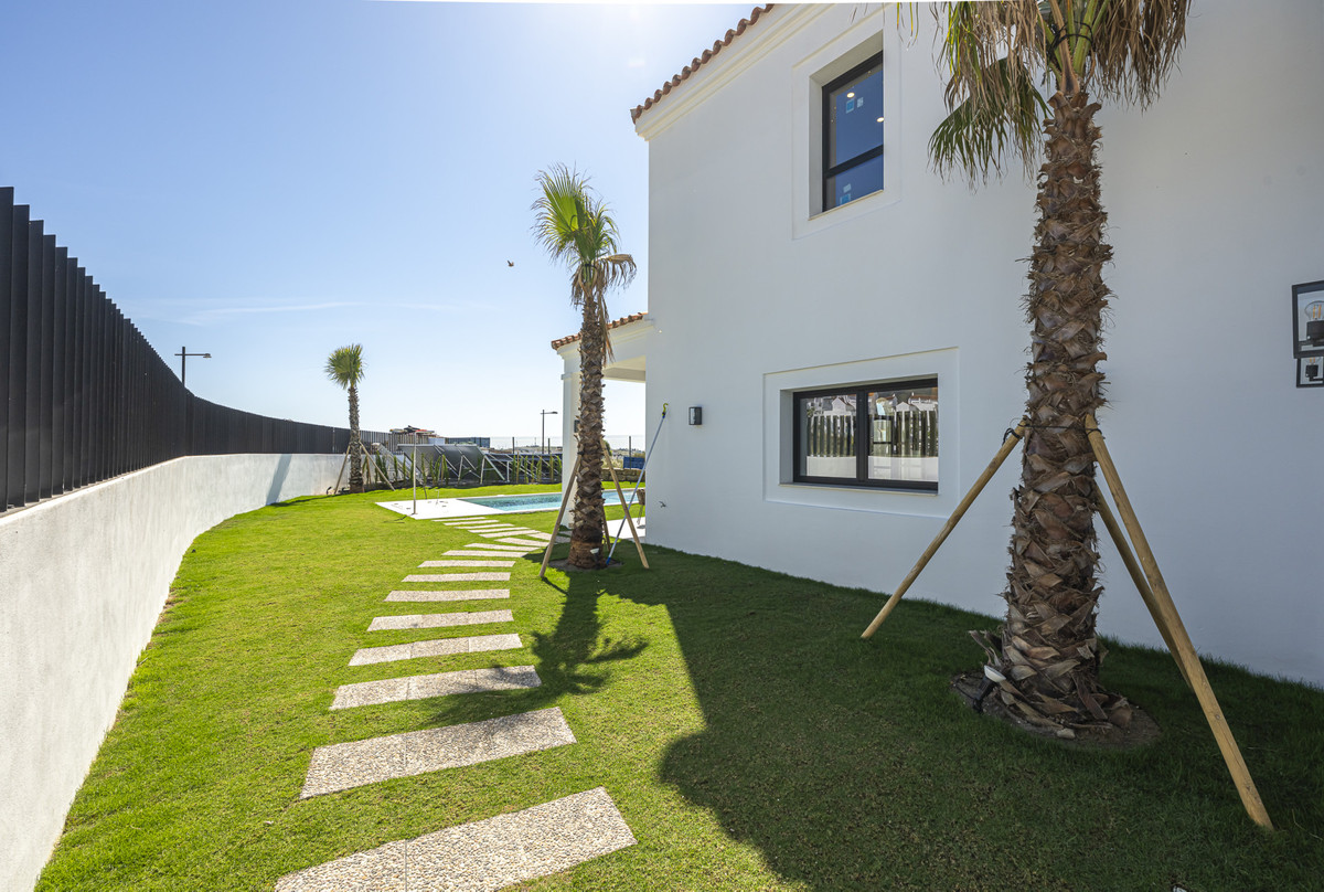 4 Bed Townhouse for sale in Estepona Costa Del Sol, Málaga, Spain