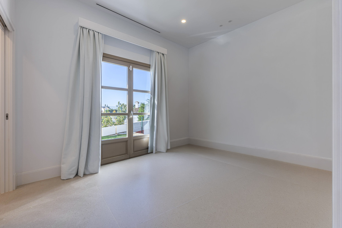 4 Bed Townhouse for sale in Estepona Costa Del Sol, Málaga, Spain