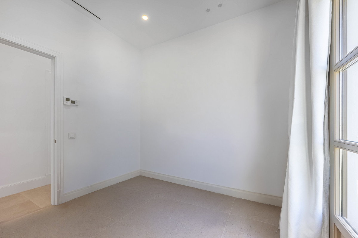 4 Bed Townhouse for sale in Estepona Costa Del Sol, Málaga, Spain