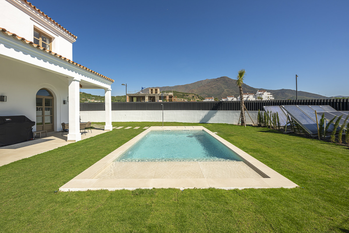 4 Bed Townhouse for sale in Estepona Costa Del Sol, Málaga, Spain
