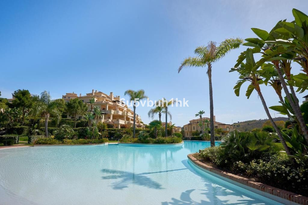 2 Bed Apartment for sale in Benahavís Costa Del Sol, Málaga, Spain