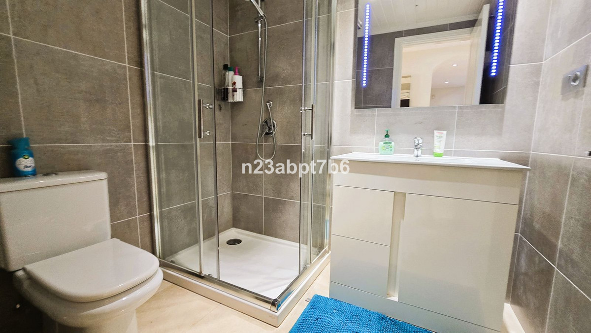 Se vende Apartamento Planta Media de 3 dormitorios en Costa Del Sol, Málaga, España
