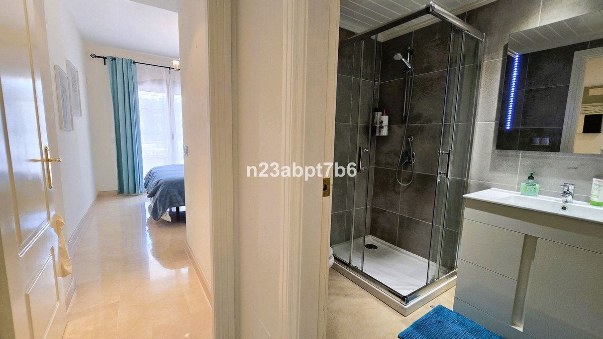 Se vende Apartamento Planta Media de 3 dormitorios en Costa Del Sol, Málaga, España