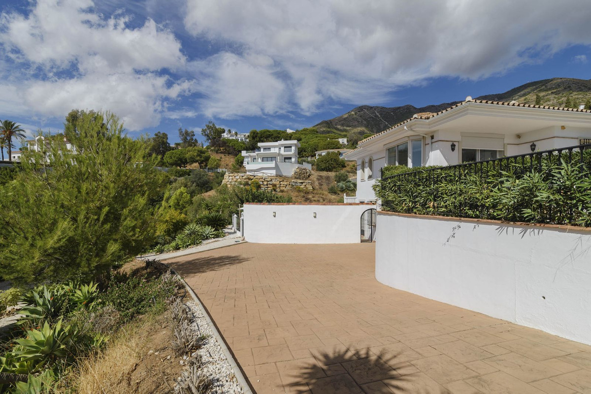 4 Bed Townhouse for sale in Valtocado Costa Del Sol, Málaga, Spain