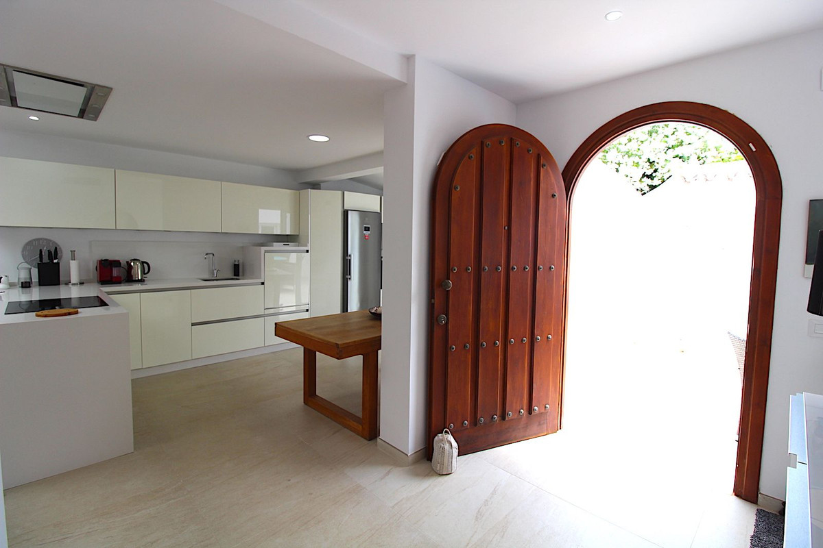 4 Bed Townhouse for sale in Aloha Costa Del Sol, Málaga, Spain