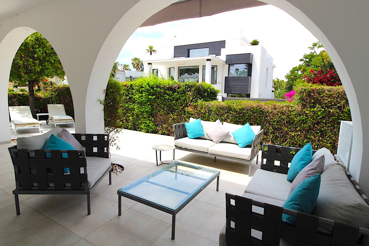 4 Bed Townhouse for sale in Aloha Costa Del Sol, Málaga, Spain