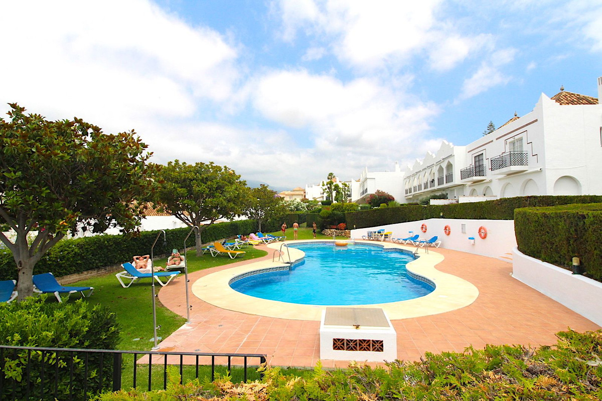 4 Bed Townhouse for sale in Aloha Costa Del Sol, Málaga, Spain