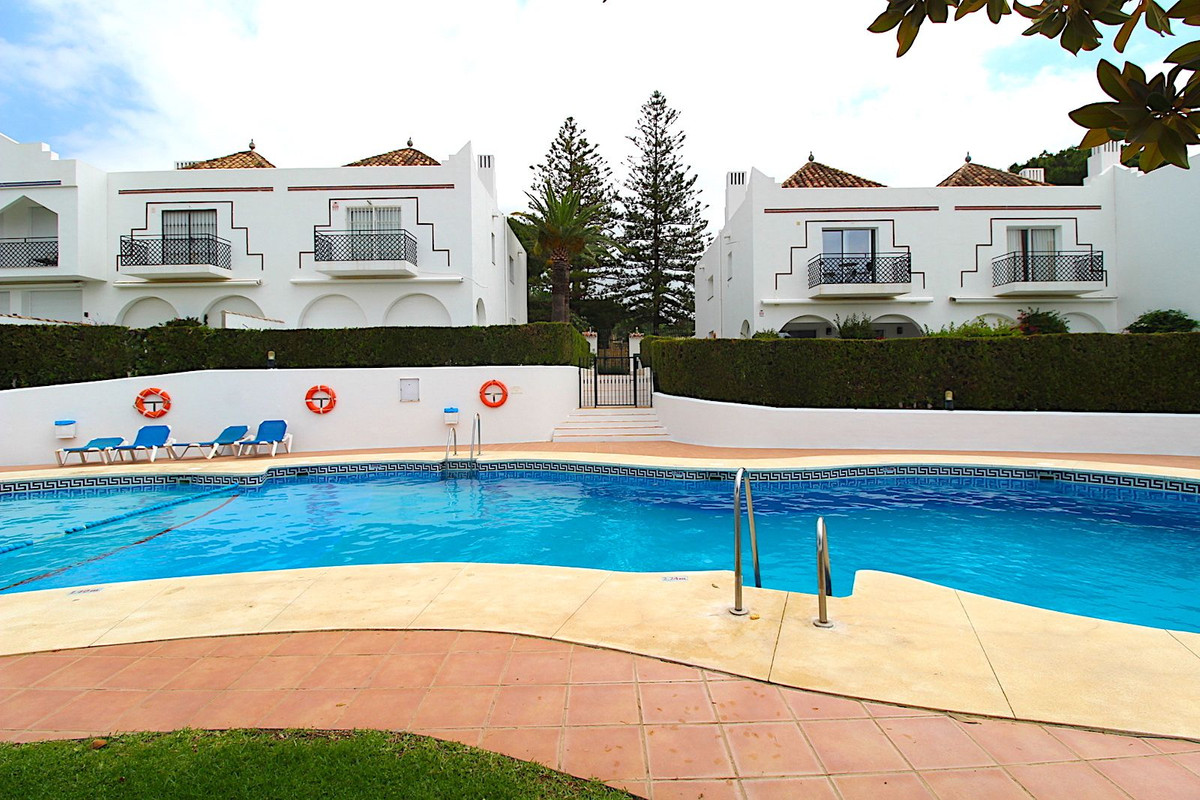 4 Bed Townhouse for sale in Aloha Costa Del Sol, Málaga, Spain