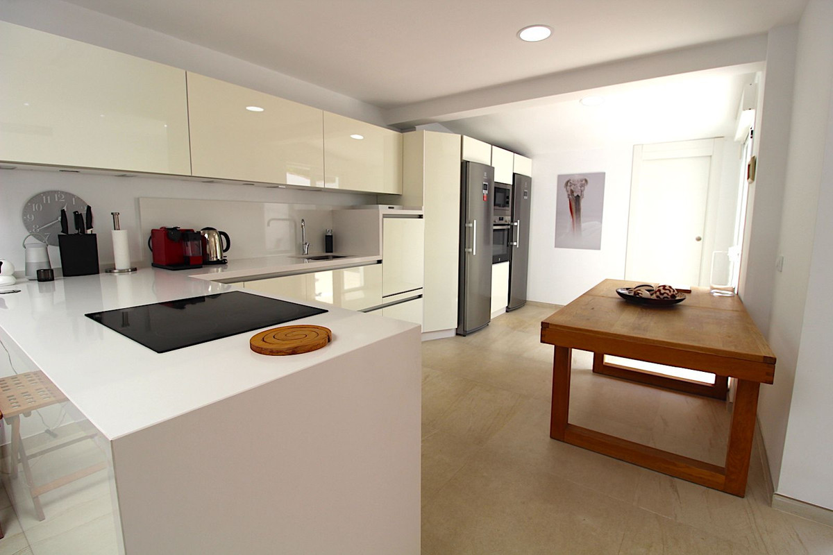 4 Bed Townhouse for sale in Aloha Costa Del Sol, Málaga, Spain