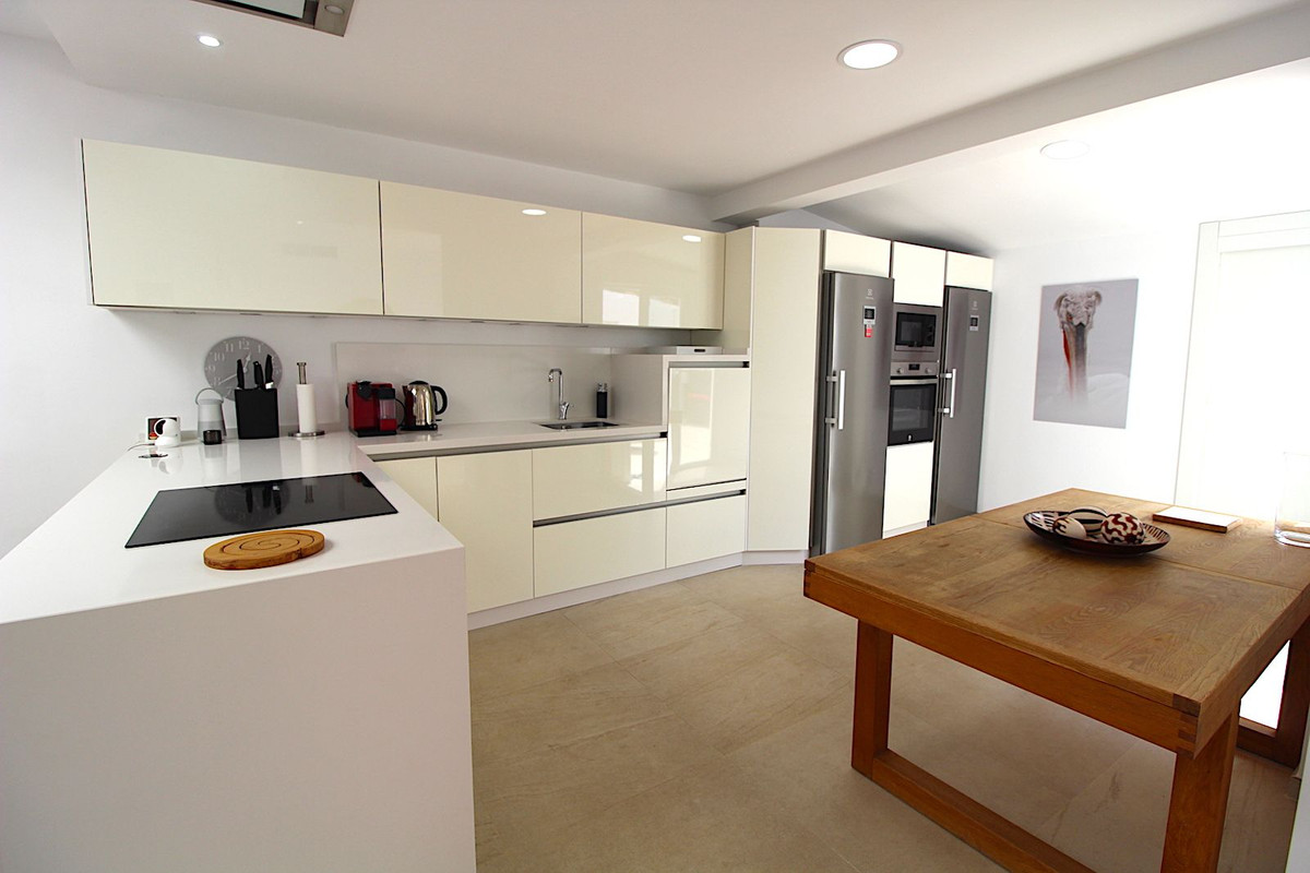 4 Bed Townhouse for sale in Aloha Costa Del Sol, Málaga, Spain