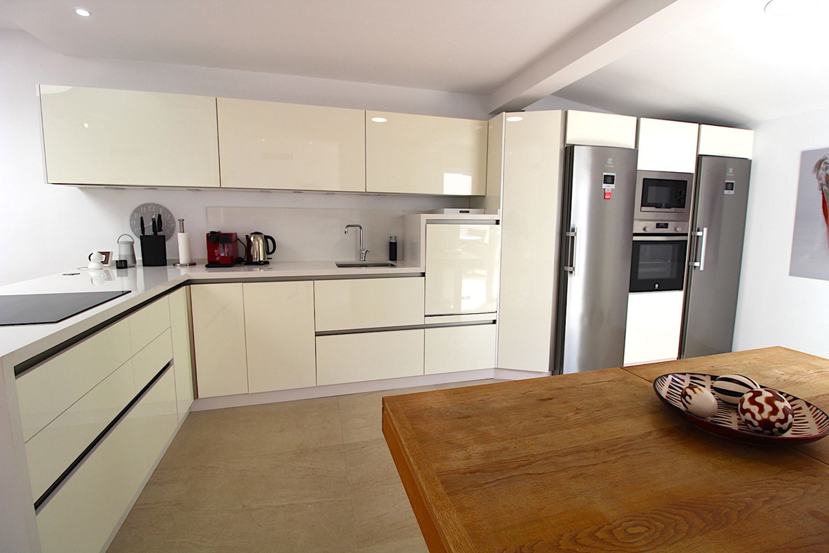 4 Bed Townhouse for sale in Aloha Costa Del Sol, Málaga, Spain