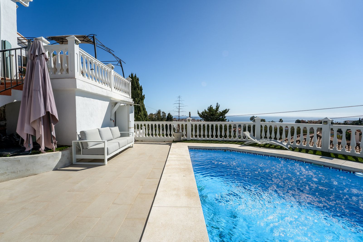 4 Bed Townhouse for sale in Fuengirola Costa Del Sol, Málaga, Spain