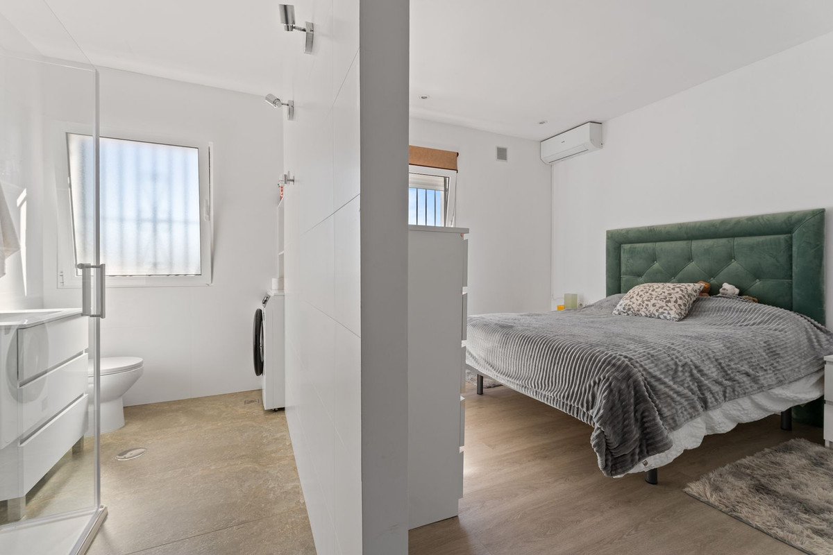 4 Bed Townhouse for sale in Fuengirola Costa Del Sol, Málaga, Spain