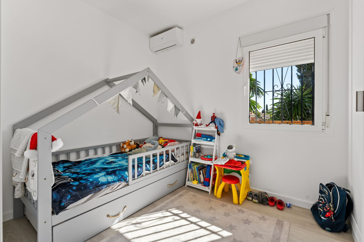 4 Bed Townhouse for sale in Fuengirola Costa Del Sol, Málaga, Spain