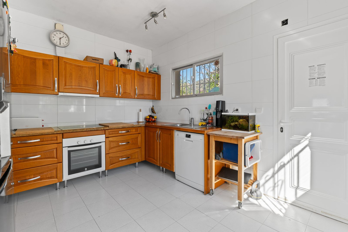 4 Bed Townhouse for sale in Fuengirola Costa Del Sol, Málaga, Spain