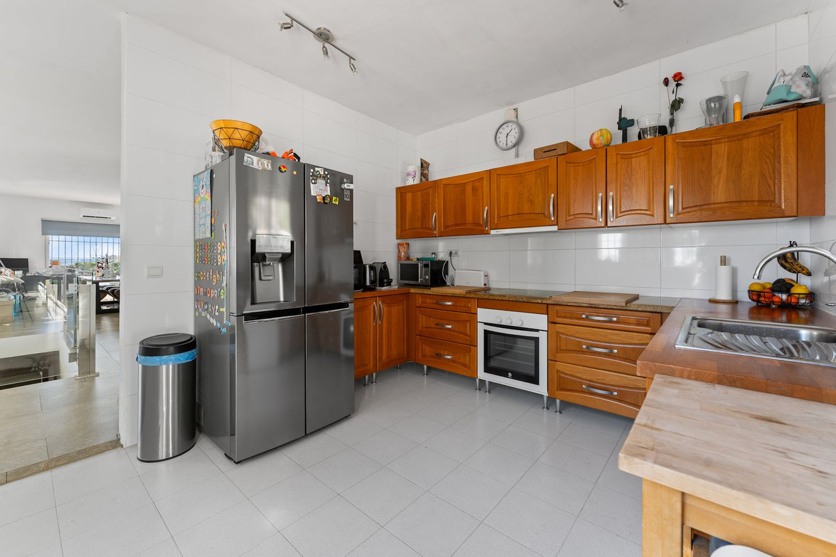 4 Bed Townhouse for sale in Fuengirola Costa Del Sol, Málaga, Spain