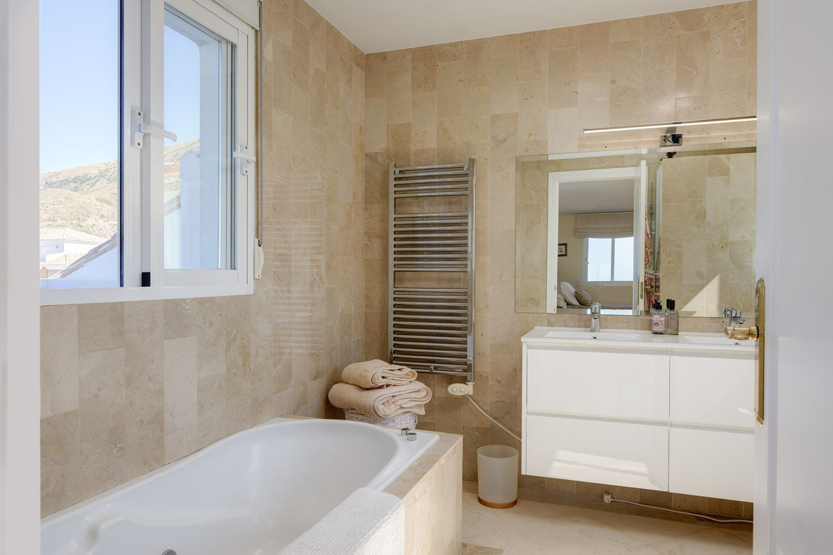 6 Bed Townhouse for sale in Mijas Costa Del Sol, Málaga, Spain