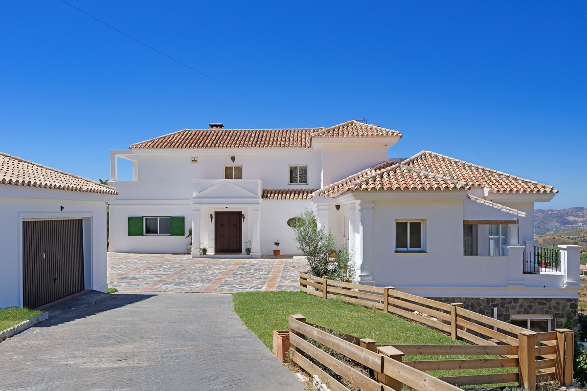 6 Bed Townhouse for sale in Mijas Costa Del Sol, Málaga, Spain