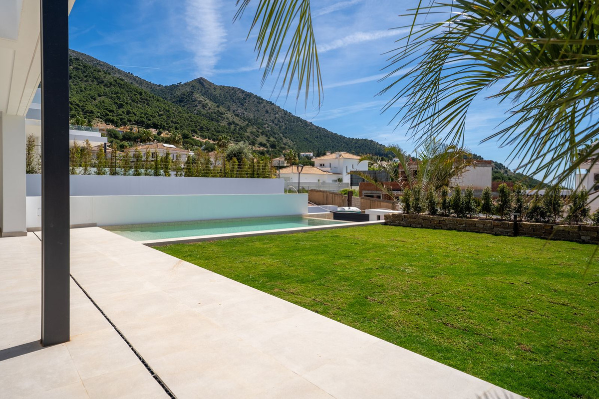 Se vende Villa - Chalet de 4 dormitorios en Costa Del Sol, Málaga, España
