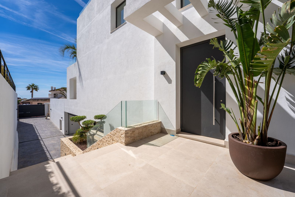 Se vende Villa - Chalet de 4 dormitorios en Costa Del Sol, Málaga, España