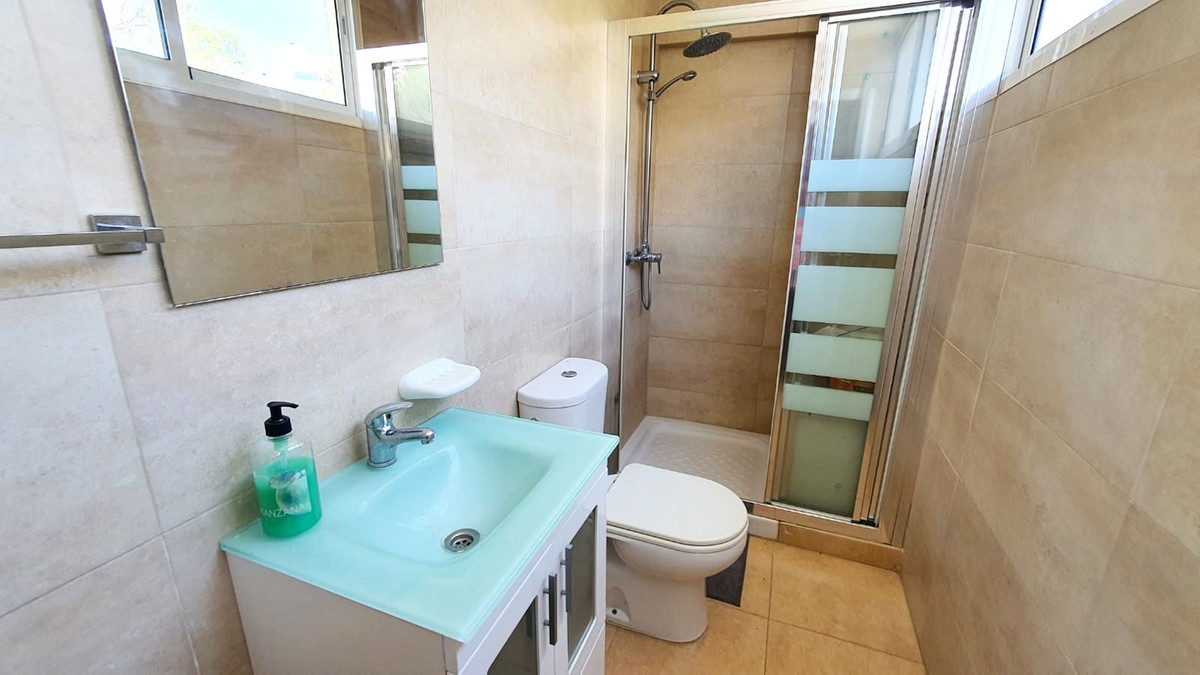 Se vende Apartamento Planta Media de 2 dormitorios en Costa Del Sol, Málaga, España