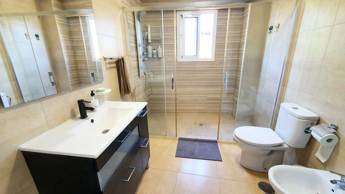 Se vende Apartamento Planta Media de 2 dormitorios en Costa Del Sol, Málaga, España