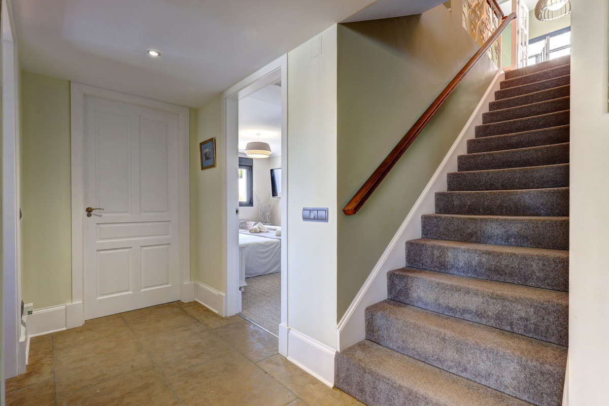 4 Bed Townhouse for sale in Casares Costa Del Sol, Málaga, Spain