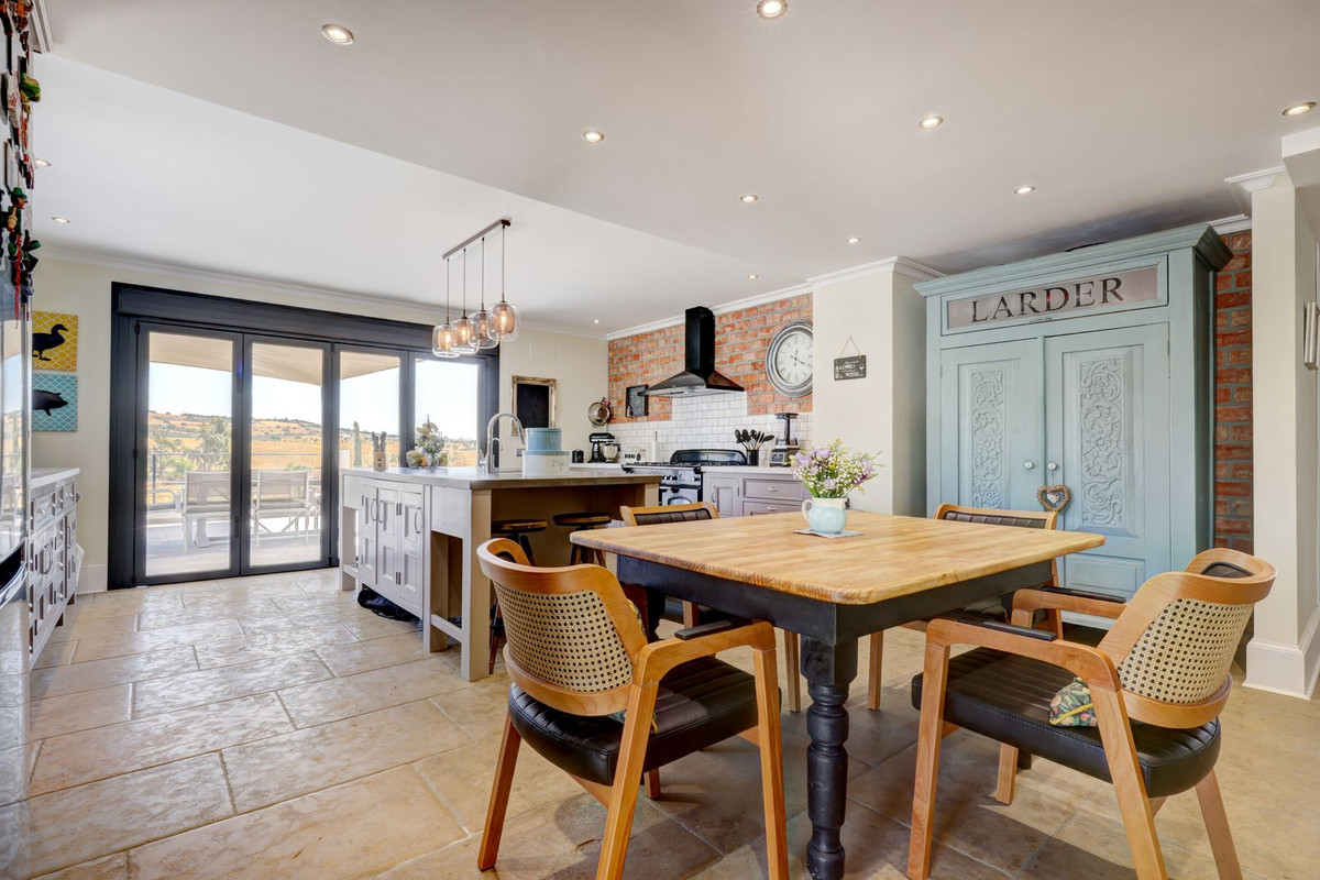 4 Bed Townhouse for sale in Casares Costa Del Sol, Málaga, Spain