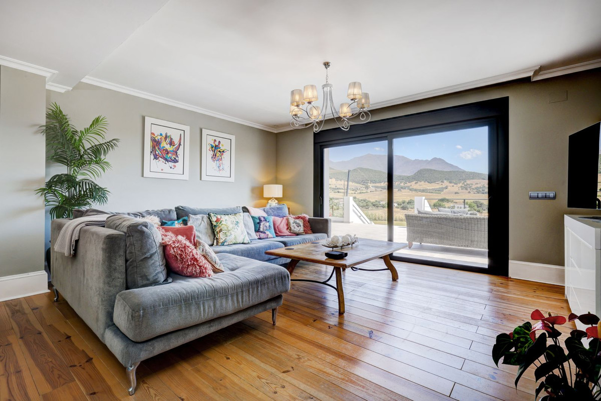 4 Bed Townhouse for sale in Casares Costa Del Sol, Málaga, Spain