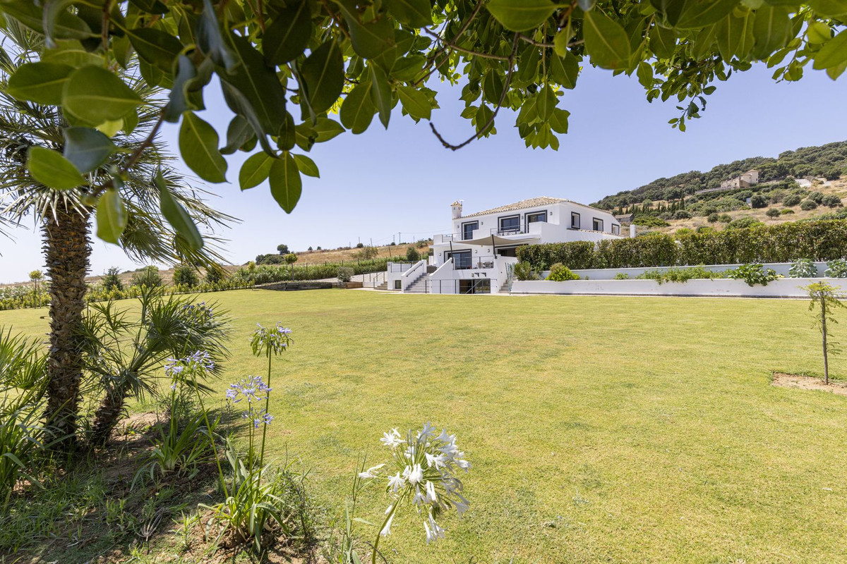 4 Bed Townhouse for sale in Casares Costa Del Sol, Málaga, Spain