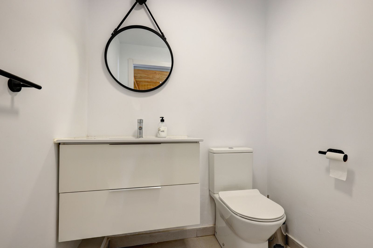 4 Bed Townhouse for sale in Casares Costa Del Sol, Málaga, Spain