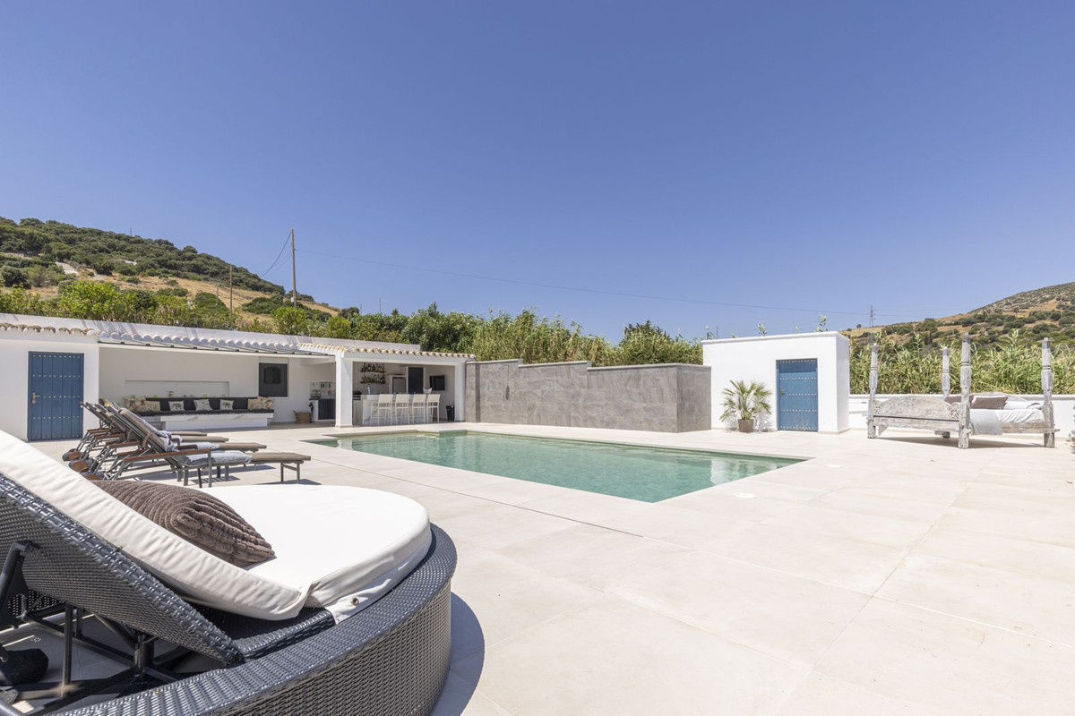 4 Bed Townhouse for sale in Casares Costa Del Sol, Málaga, Spain
