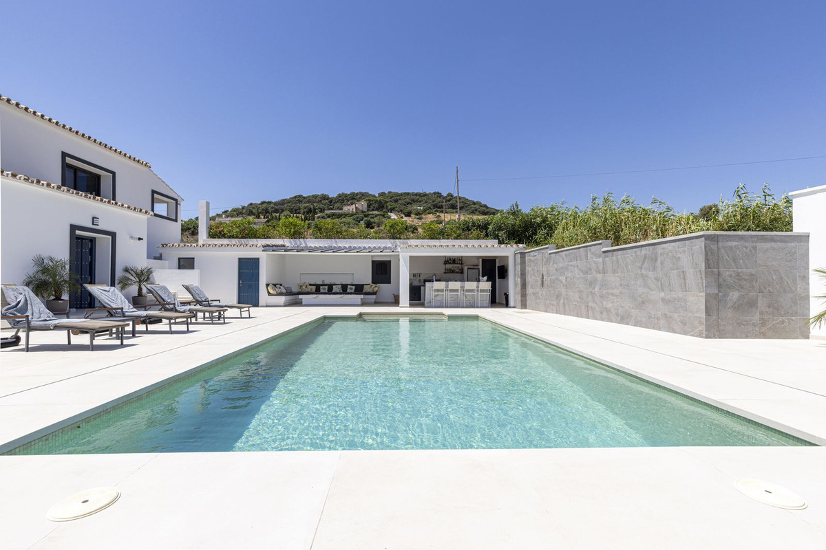4 Bed Townhouse for sale in Casares Costa Del Sol, Málaga, Spain