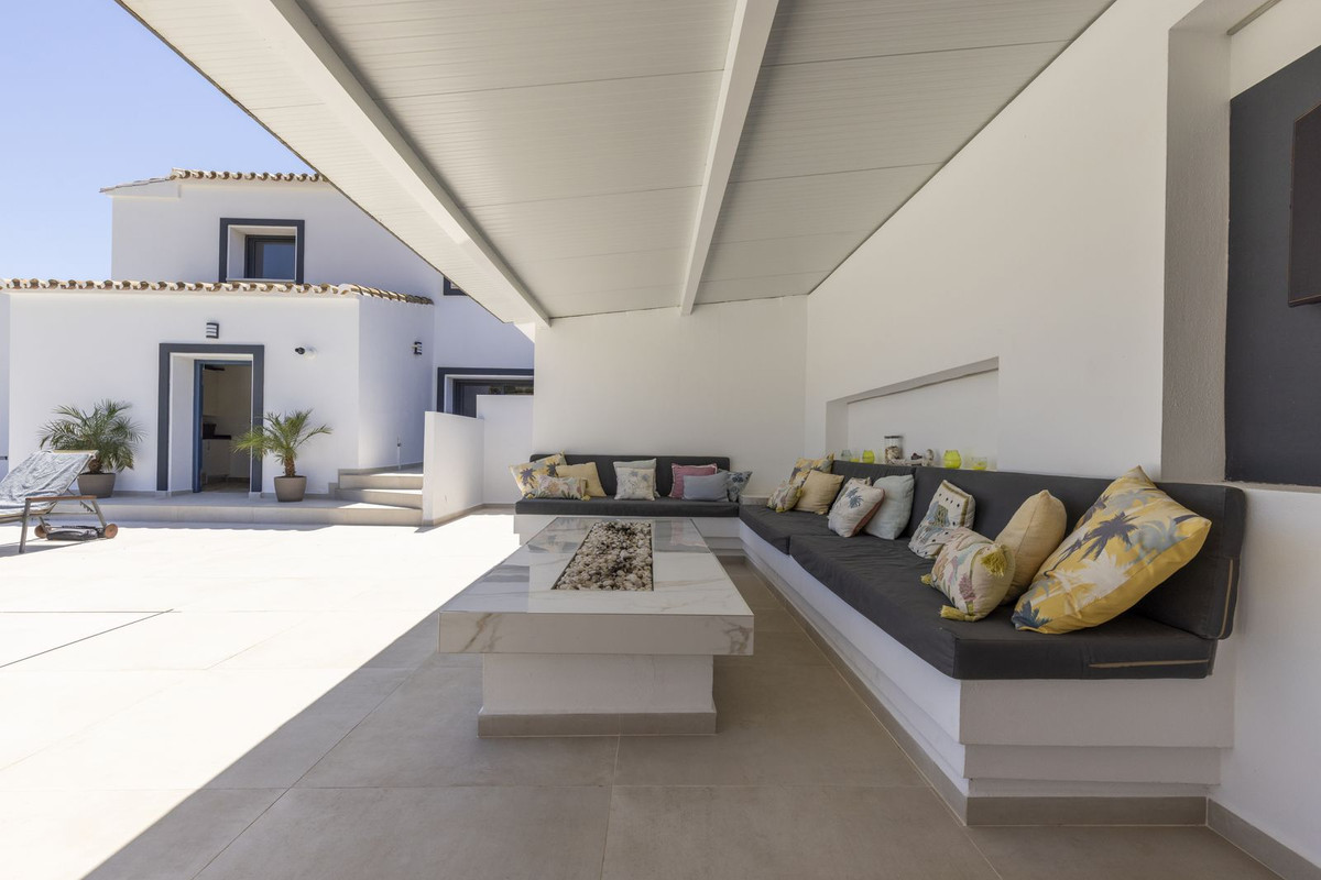 4 Bed Townhouse for sale in Casares Costa Del Sol, Málaga, Spain