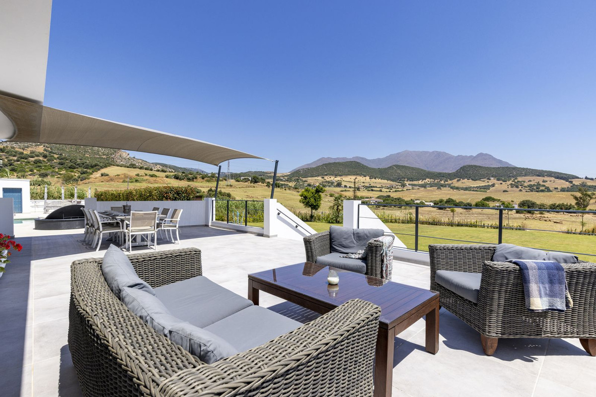 4 Bed Townhouse for sale in Casares Costa Del Sol, Málaga, Spain