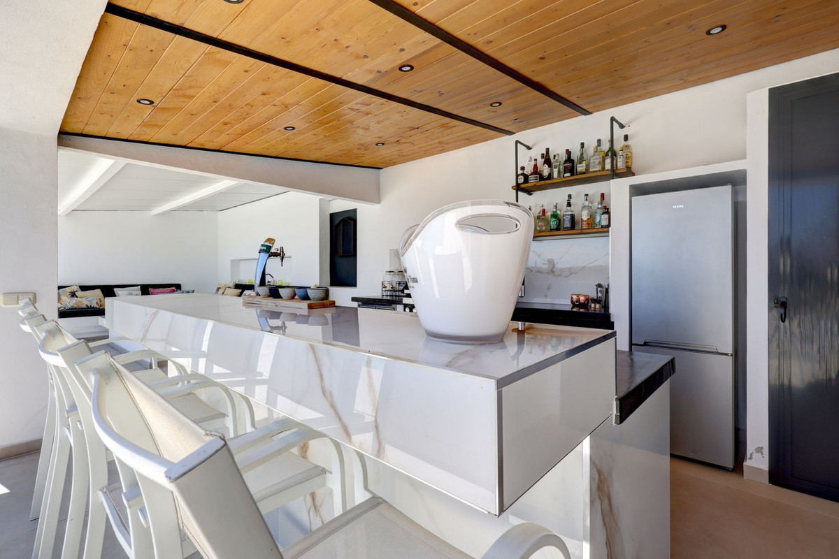 4 Bed Townhouse for sale in Casares Costa Del Sol, Málaga, Spain