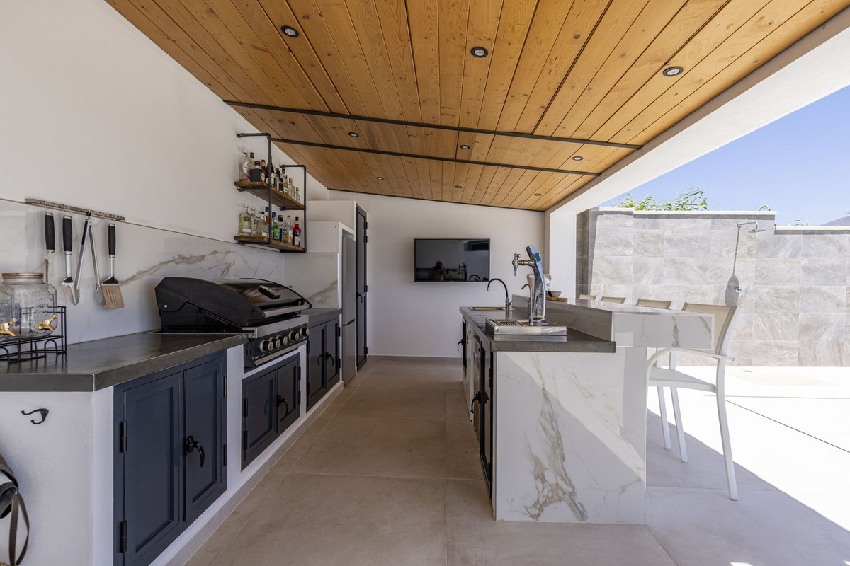 4 Bed Townhouse for sale in Casares Costa Del Sol, Málaga, Spain