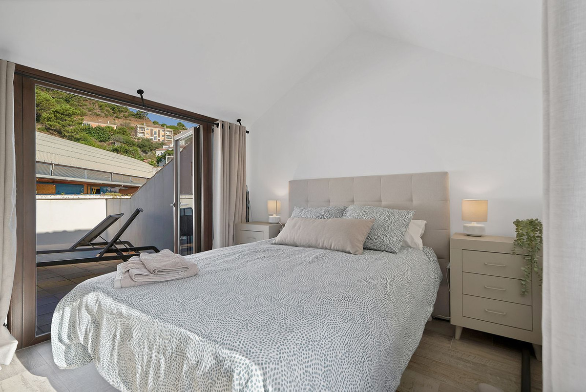 2 Bed Apartment for sale in Benahavís Costa Del Sol, Málaga, Spain