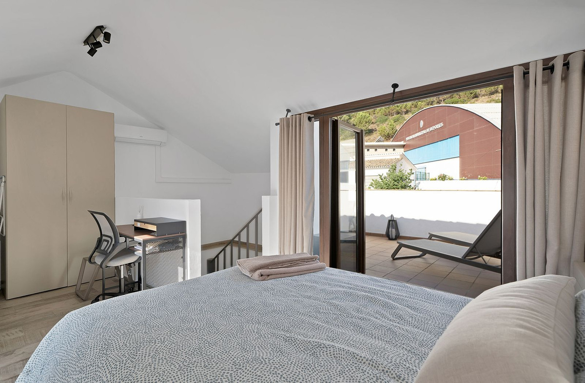 2 Bed Apartment for sale in Benahavís Costa Del Sol, Málaga, Spain
