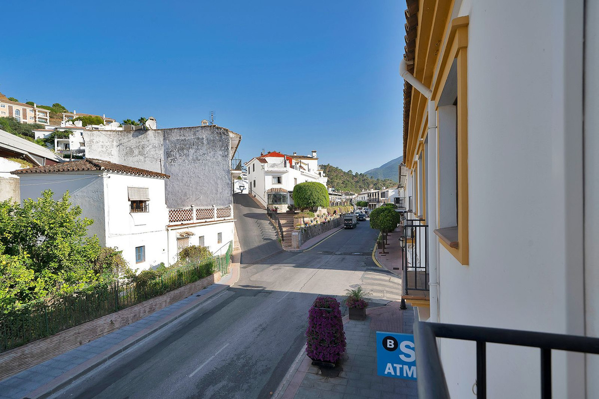 2 Bed Apartment for sale in Benahavís Costa Del Sol, Málaga, Spain