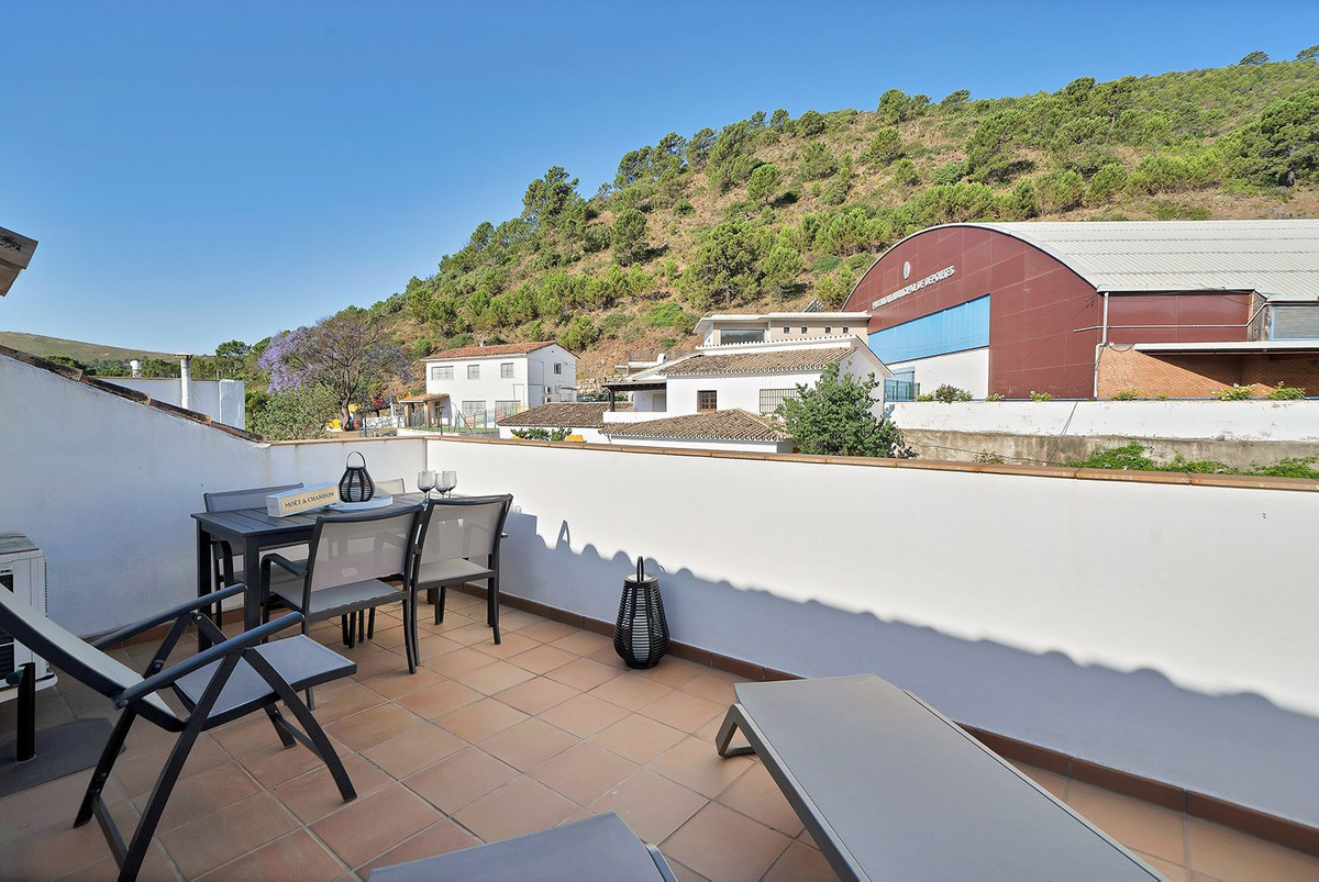2 Bed Apartment for sale in Benahavís Costa Del Sol, Málaga, Spain